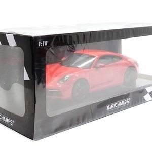 Minichamps 1:18 Porsche 911 Carrera 4S Coupe (992) in Lava Orange